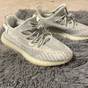 Yeezy 350 static non-reflective (Size 9)